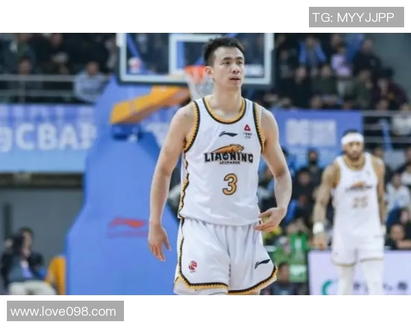 赵继伟表现低迷难解包夹困境球迷呼唤郭艾伦重返赛场